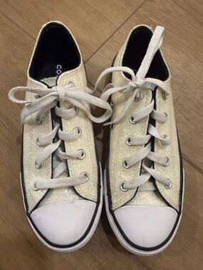 Sparkly White Low-Top Sneakers size kids 2